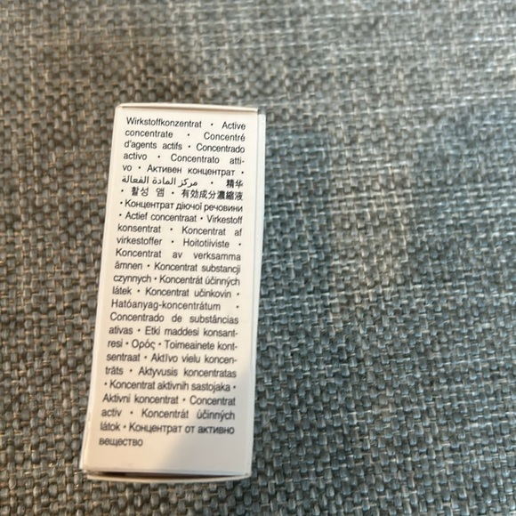 Dr. Barbara Sturm Super Anti-Aging Hyaluronic Serum - NIB 
3ml/0.1 fl oz - Picture 7 of 10